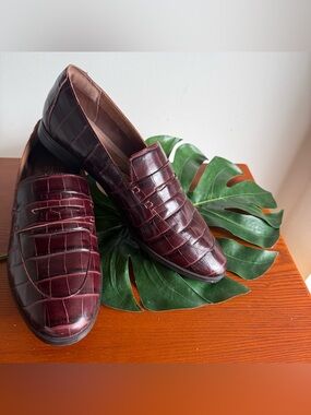 Rockport Woman's 9.5 Burgundy Perpetual
Penny Loafers
